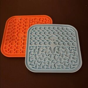 Orange and Blue Silicone Pet Lick Mat